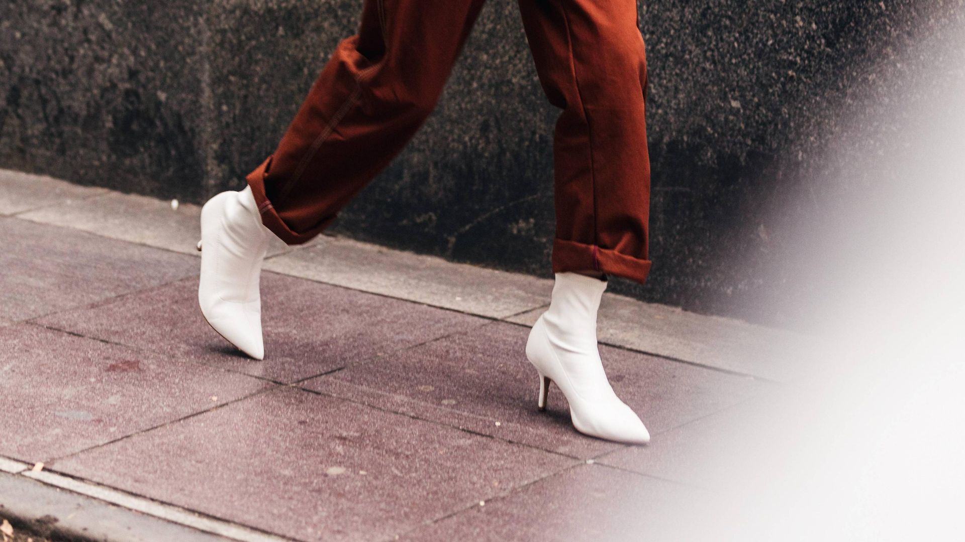 OTTO Verkäufe -OTTO Verkäufe Brown and White Modern Skincare Presentation 4